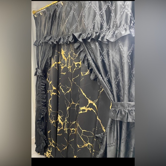 Fancy ruffle shower curtain - Picture 2 of 3